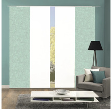 Wohnzimmer mit Schiebegardinen an der Fensterfront