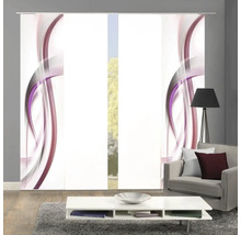 Schiebegardinen mit abstraktem Muster in einem Wohnzimmer