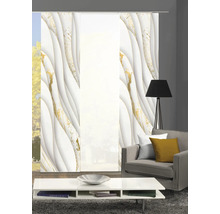 Wohnzimmer mit Schiebegardine mit abstraktem Muster in Weiß und Gold