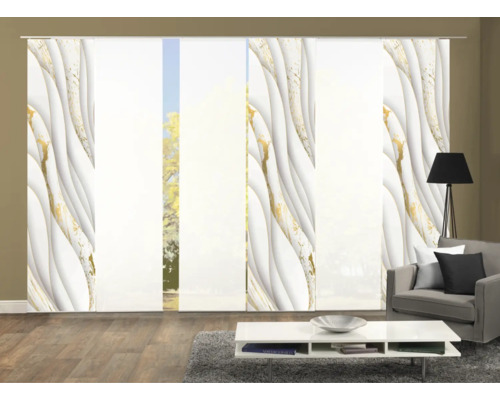 Wohnzimmer mit Schiebegardinen mit abstraktem Muster