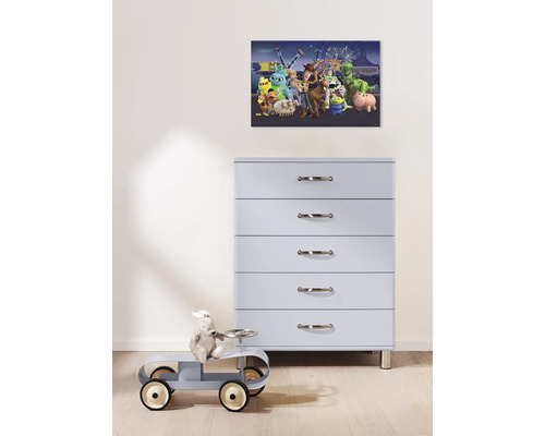 Dekorative Leinwand mit Toy Story Figuren über einer Kommode