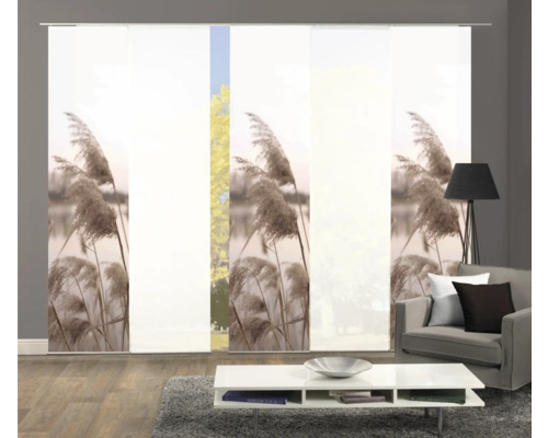 Wohnzimmer mit Schiebegardinen mit Gräser-Motiv