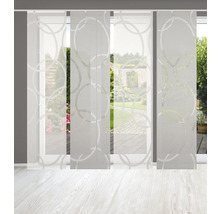 Vier transparente Schiebegardinen mit Kreismuster vor einer Terrassentür