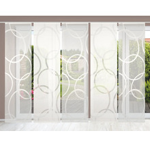 Schiebegardine mit Kreis Muster vor einem Fenster