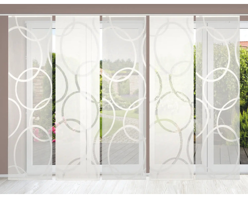 Schiebegardine mit Kreis Muster vor einem Fenster