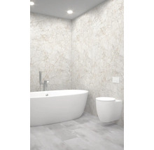 Modernes Badezimmer mit freistehender Badewanne und Wandtoilette