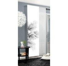 Dekoratives Schiebegardinen-Set mit Blumenmuster in einem hellen, modern eingerichteten Raum