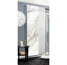 Raum mit Schiebegardinen mit Marmormuster neben einem runden Tisch