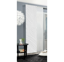 Dekorative Schiebegardine mit abstraktem Muster in einem Wohnzimmer