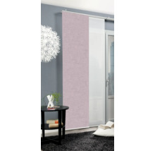 Dekorativer Schiebevorhang im Wohnraum mit Tisch und Teppich