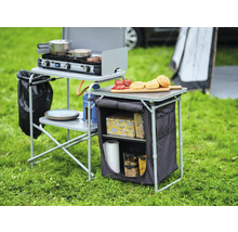 Campingküche mit Kochfeld, Ablageflächen und Stauraum im Außenbereich.
