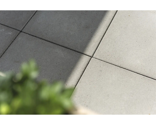 Nahaufnahme von Betonpflastersteinen im Außenbereich