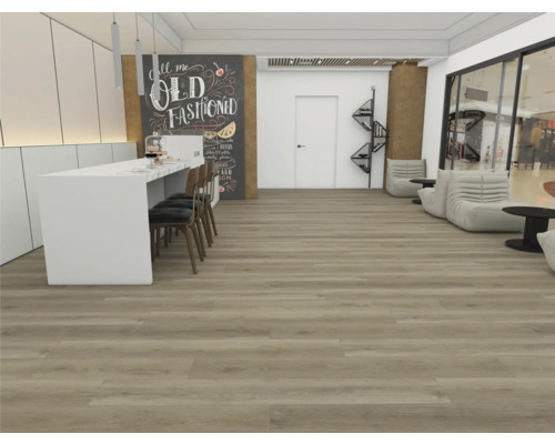 Innenraum mit hellem Holzboden, Bartisch und Sitzgelegenheiten.