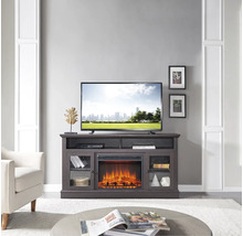Wohnzimmer mit grauer TV-Bank, elektrischem Kamin, Fernseher und dekorativen Elementen für eine gemütliche Atmosphäre.