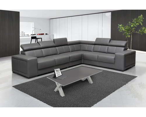 Graues Ecksofa mit Couchtisch in modernem Wohnzimmer
