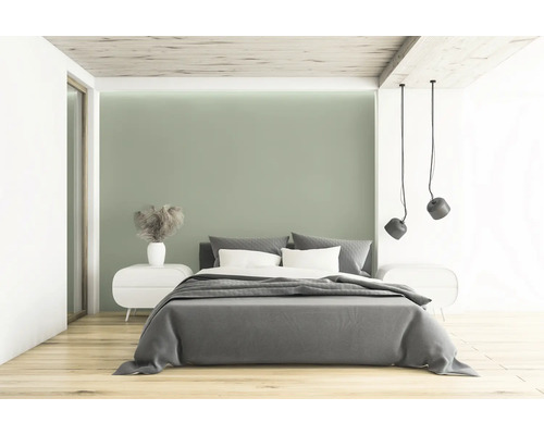 Schlafzimmer mit Doppelbett, Nachttischen und Deckenleuchten