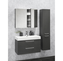 Badezimmer mit Waschtisch, Spiegelschrank und Hochschrank