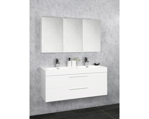 Modernes Badezimmer mit Doppelwaschtisch, Spiegel und zwei Schubladen