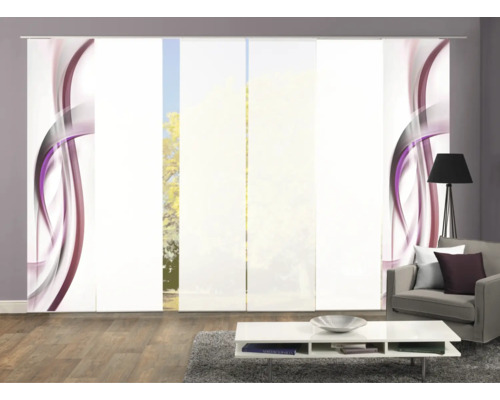 Schiebegardine mit abstraktem Muster im Wohnzimmer