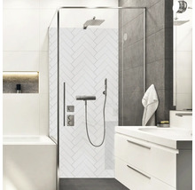 Modernes Badezimmer mit Dusche, Waschtisch und weißen Fliesen im Fischgrätmuster