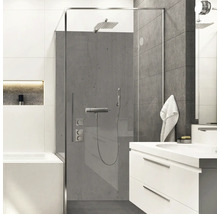 Modernes Badezimmer mit Dusche, Badewanne und Waschtisch