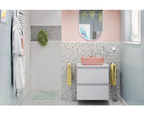 Modernes Badezimmer mit Waschbecken, Spiegel und Heizkörper