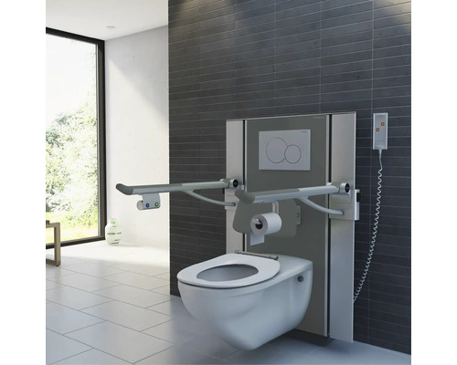 Wandtoilette mit Haltegriffen in einem Badezimmer