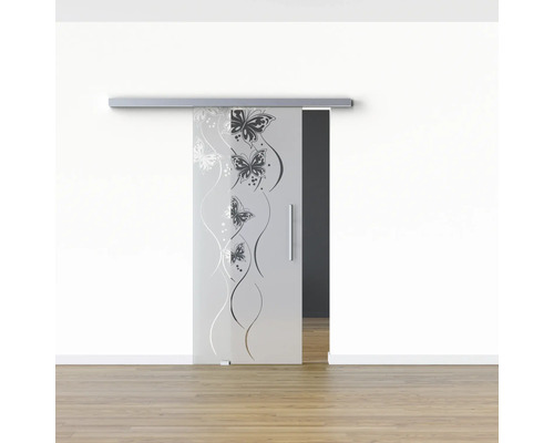 Schiebetür aus Glas mit Schmetterlingsmuster in einem hellen Raum