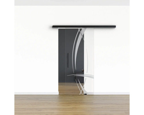 Glasschiebetür mit linearem Dekor in einem hellen Raum