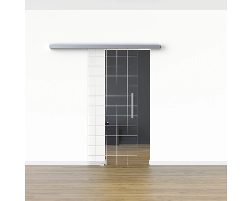 Glasschiebetür mit Rasterdesign in einem Innenraum.