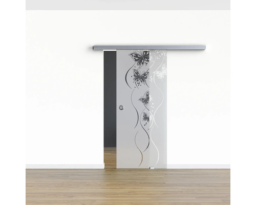 Schiebetür aus Glas mit Schmetterlingsmotiv vor einer Wand