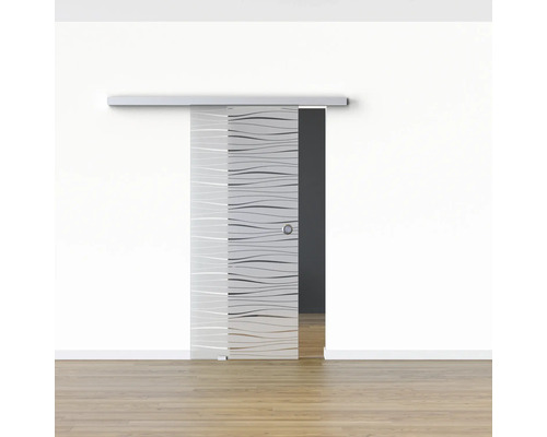 Schiebetür aus Glas mit horizontalem Wellenmuster in einem Raum.