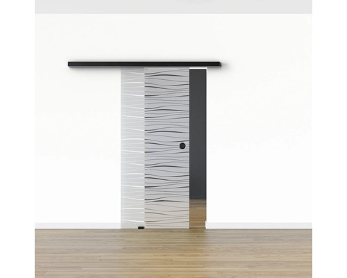 Schiebetür aus Glas mit Wellenmuster vor weisser Wand