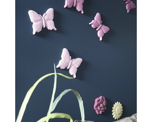Wanddekoration mit Schmetterlingen und Blumenfiguren