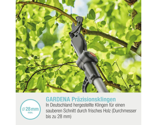 Gartenschere beim Schneiden eines Astes mit einem Durchmesser von bis zu 28 Millimetern.