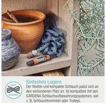 Gardena Textilschlauch auf einem Holzregal mit Blumentöpfen