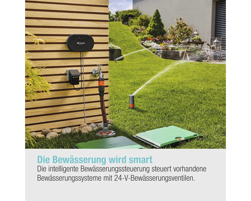 Smarte Gartenbewässerung mit Steuerungsmodul, Wasserhahn und Sprinklern für den Rasen