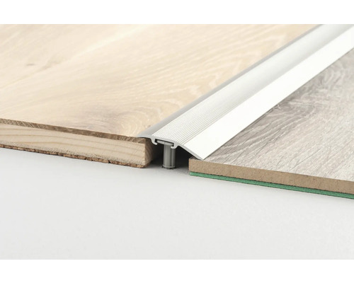 Bodenprofil aus Metall zwischen zwei Holzböden