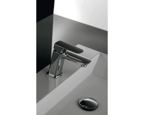 Waschtischarmatur auf einem Waschbecken montiert