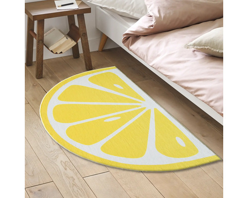 Dekorativer Teppich im Zitronenscheiben-Design im Schlafzimmer