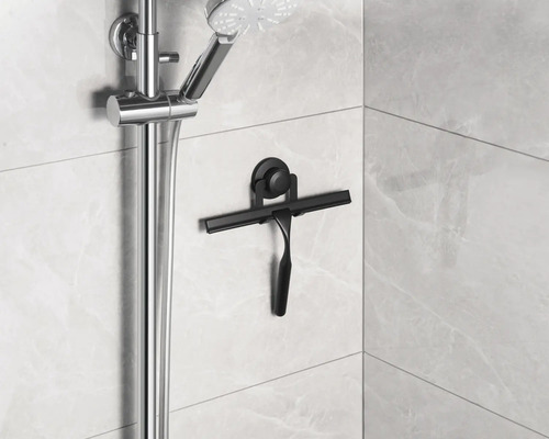 Dusche mit Duschabzieher zur Reinigung der Duschkabine