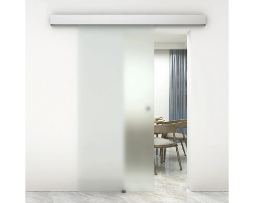 Schiebetür aus satiniertem Glas mit Beschlägen vor Wohnbereich