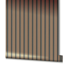 Tapetenrolle mit Streifenmuster