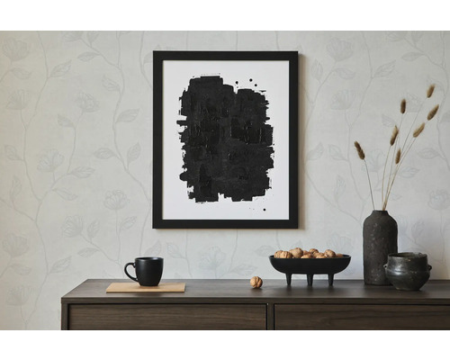 Dekoratives Stillleben mit gerahmtem abstraktem Bild, Geschirr und Trockenblumen auf einer Kommode.