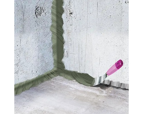 Wandabdichtung mit Fugenspachtel und Spachtelwerkzeug