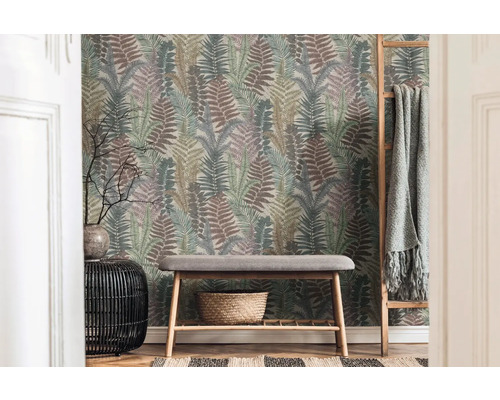 Eingangsbereich mit Farn Tapete, Bank und Dekoration