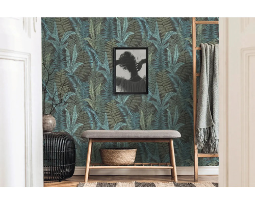 Raum mit Farn Tapete, Bank und Dekoration
