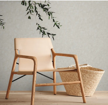Heller Sessel aus Holz und Leder mit Korb