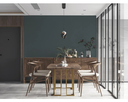 Esszimmer mit Holztisch, Stühlen und Sideboard im modernen Design.