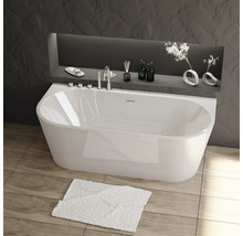 Freistehende Badewanne mit Armaturen und Ablage im Badezimmer